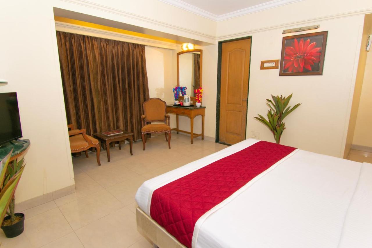 Octave Bund Garden Hotell Pune Exteriör bild