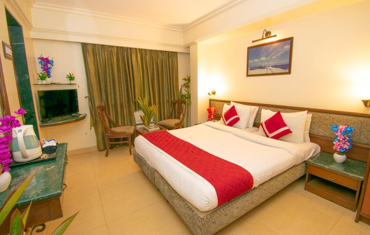 Octave Bund Garden Hotell Pune Exteriör bild