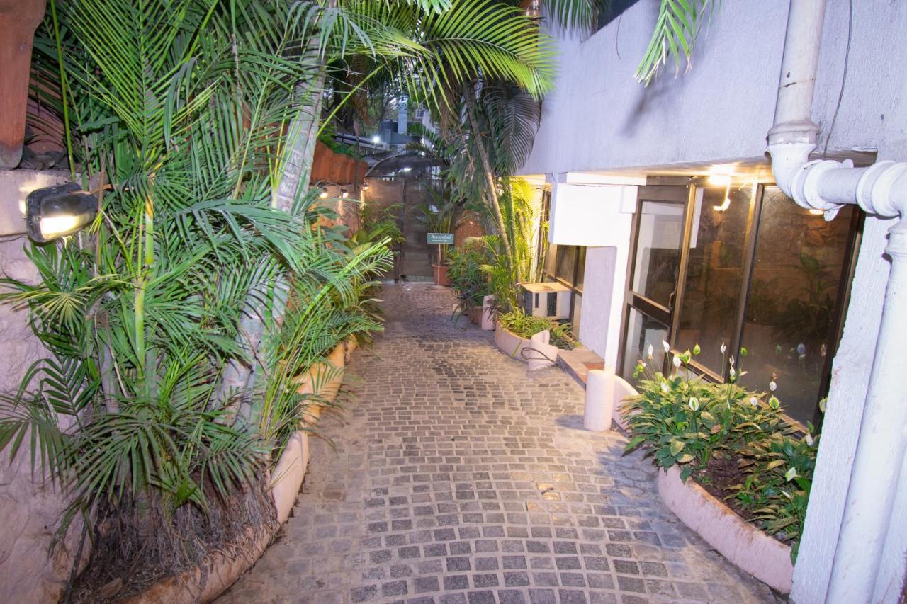 Octave Bund Garden Hotell Pune Exteriör bild
